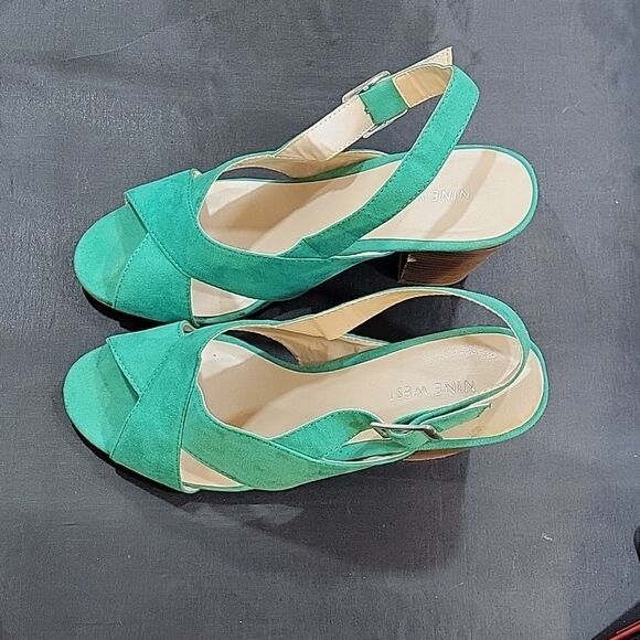 NINE WEST BLOCK HEEL PEEP TOE ADJUSTABLE BUCKLE CLOSURE SANDAL - Picture 6 of 15